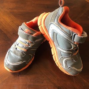 Boys Starter Gray & Orange Running Shoes